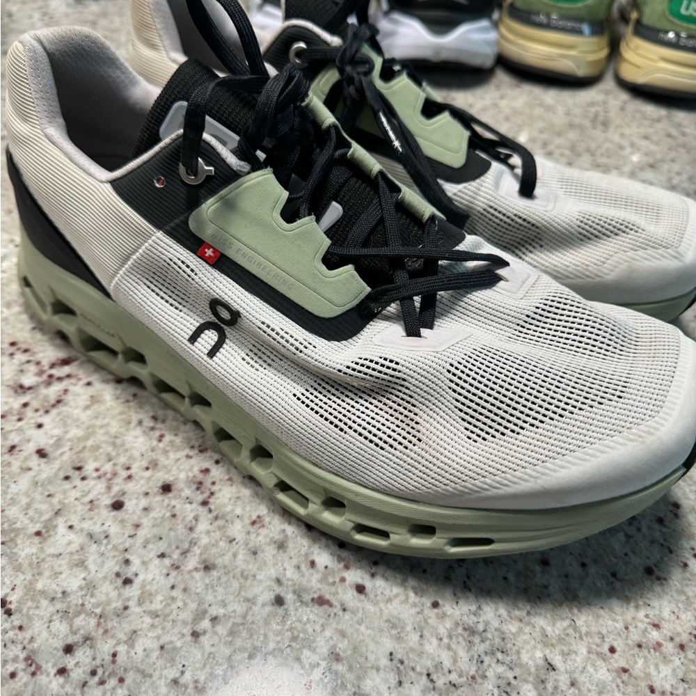 On Cloudstratus size 10.5